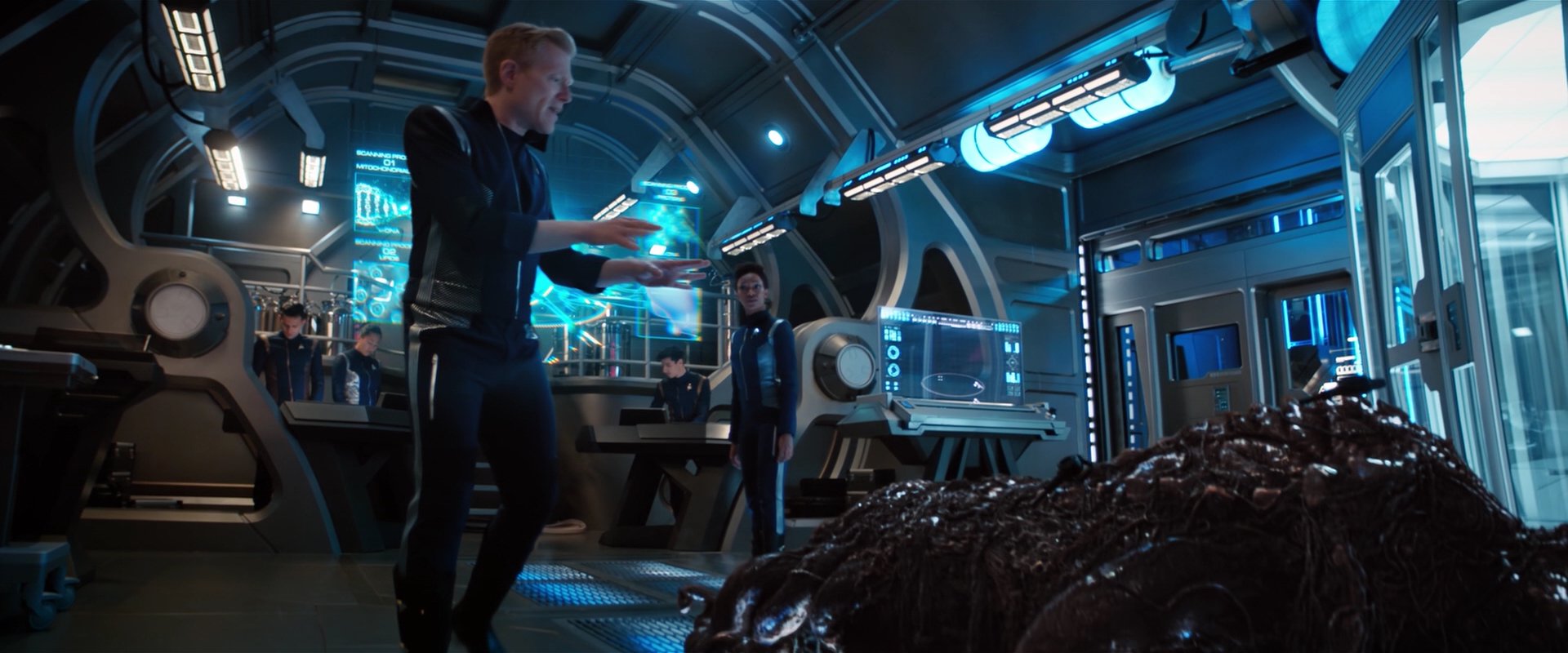 extant_StarTrekDiscovery_2x05-SaintsOfImperfection_01592.jpg
