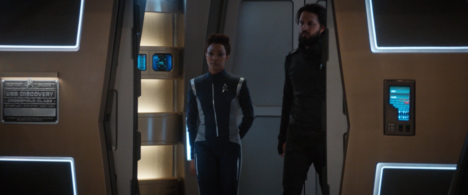 extant_StarTrekDiscovery_2x05-SaintsOfImperfection_02432.jpg