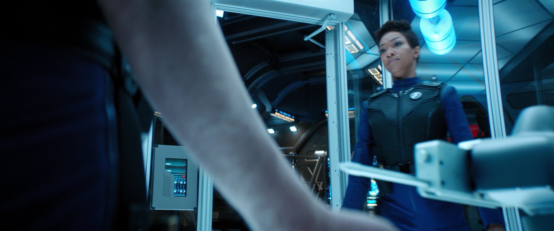 extant_StarTrekDiscovery_2x05-SaintsOfImperfection_02745.jpg