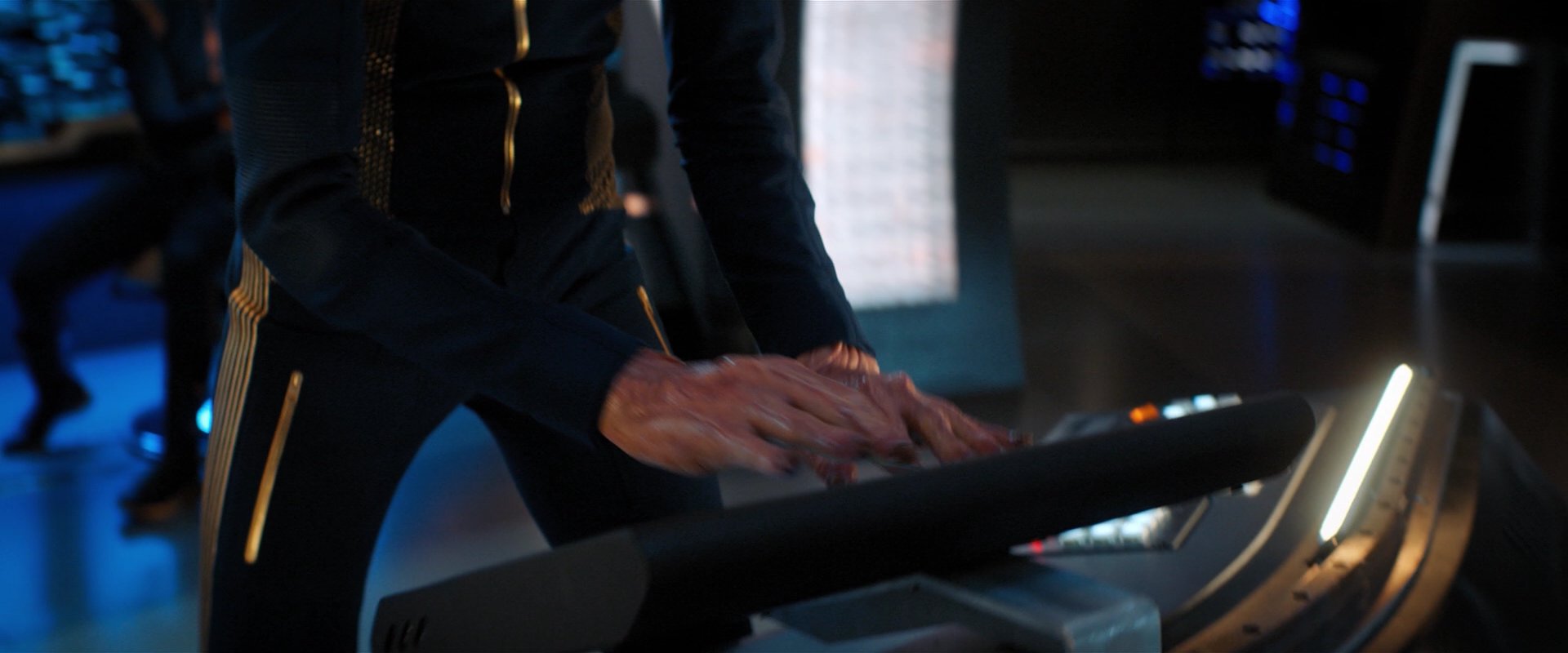 extant_StarTrekDiscovery_2x05-SaintsOfImperfection_03545.jpg
