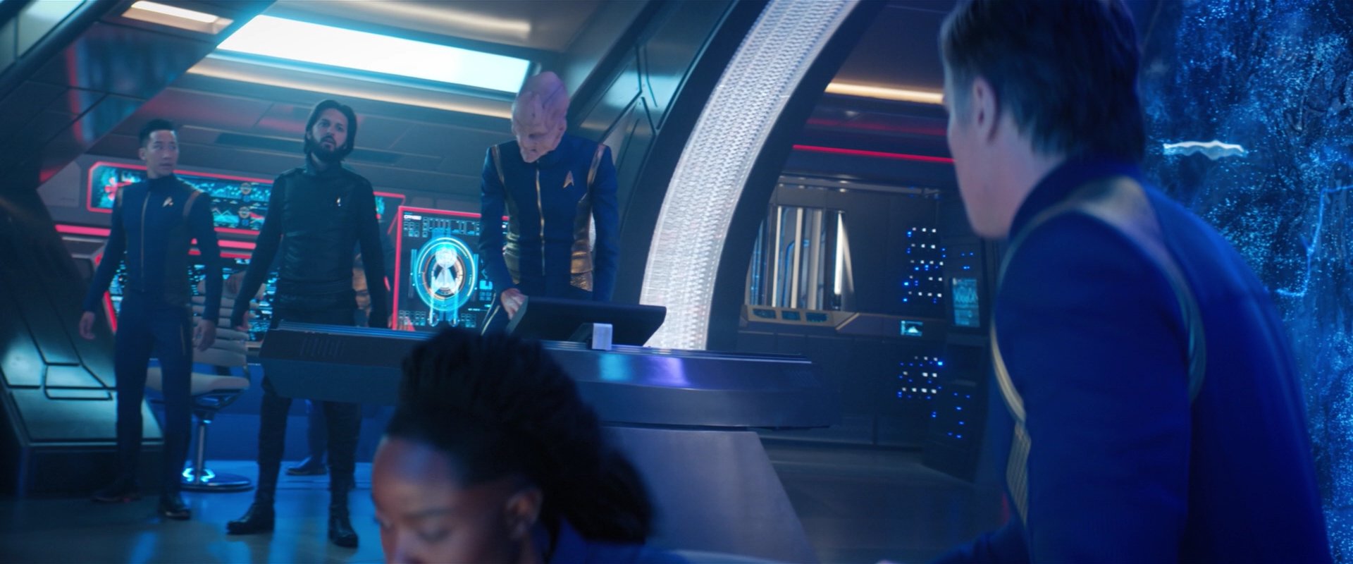 extant_StarTrekDiscovery_2x05-SaintsOfImperfection_03915.jpg