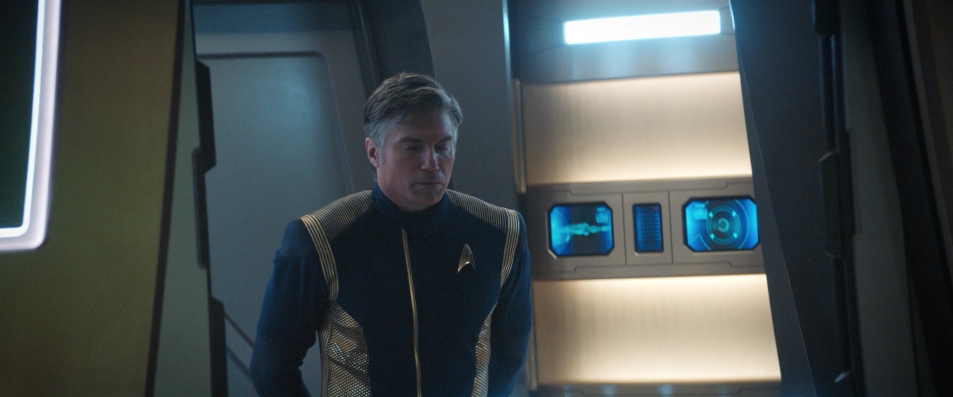 extant_StarTrekDiscovery_2x05-SaintsOfImperfection_05223.jpg