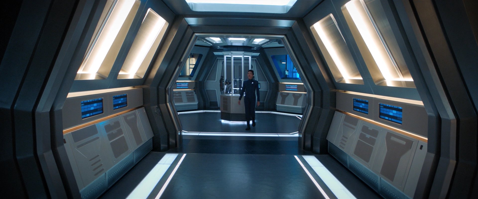 extant_StarTrekDiscovery_2x05-SaintsOfImperfection_05662.jpg