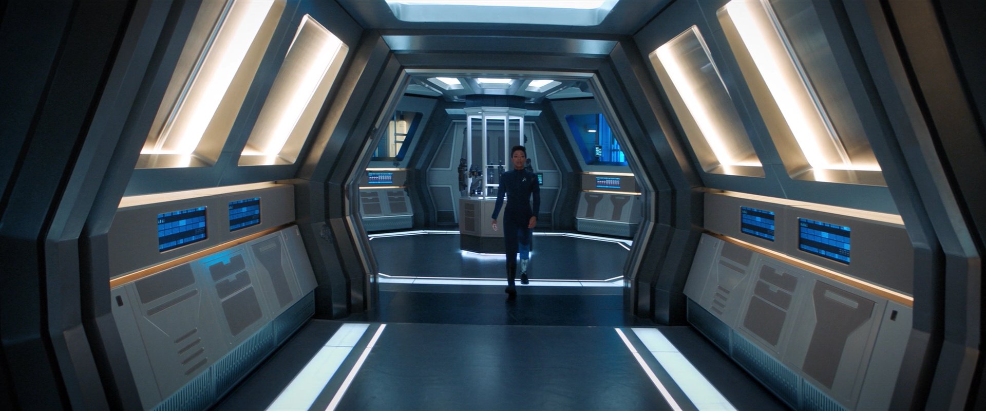 extant_StarTrekDiscovery_2x05-SaintsOfImperfection_05664.jpg