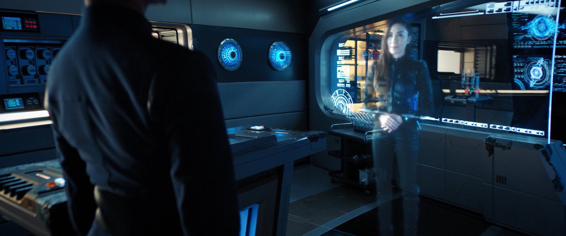 extant_StarTrekDiscovery_2x05-SaintsOfImperfection_05696.jpg