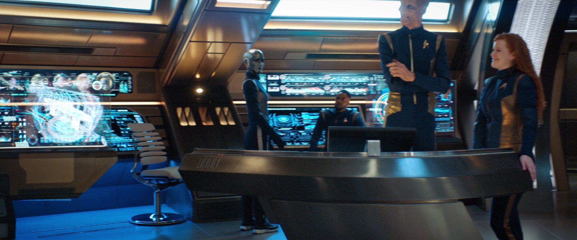 extant_StarTrekDiscovery_2x05-SaintsOfImperfection_06023.jpg