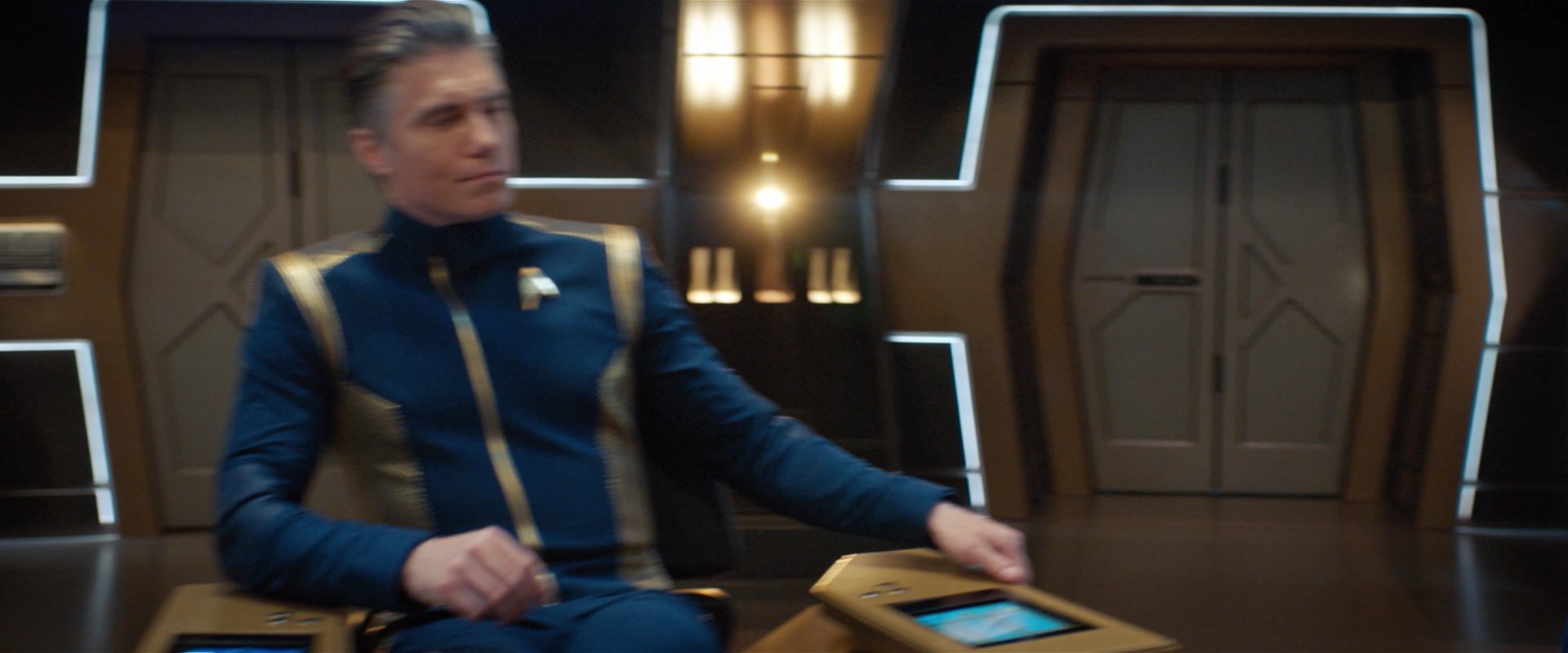 extant_StarTrekDiscovery_2x05-SaintsOfImperfection_06037.jpg