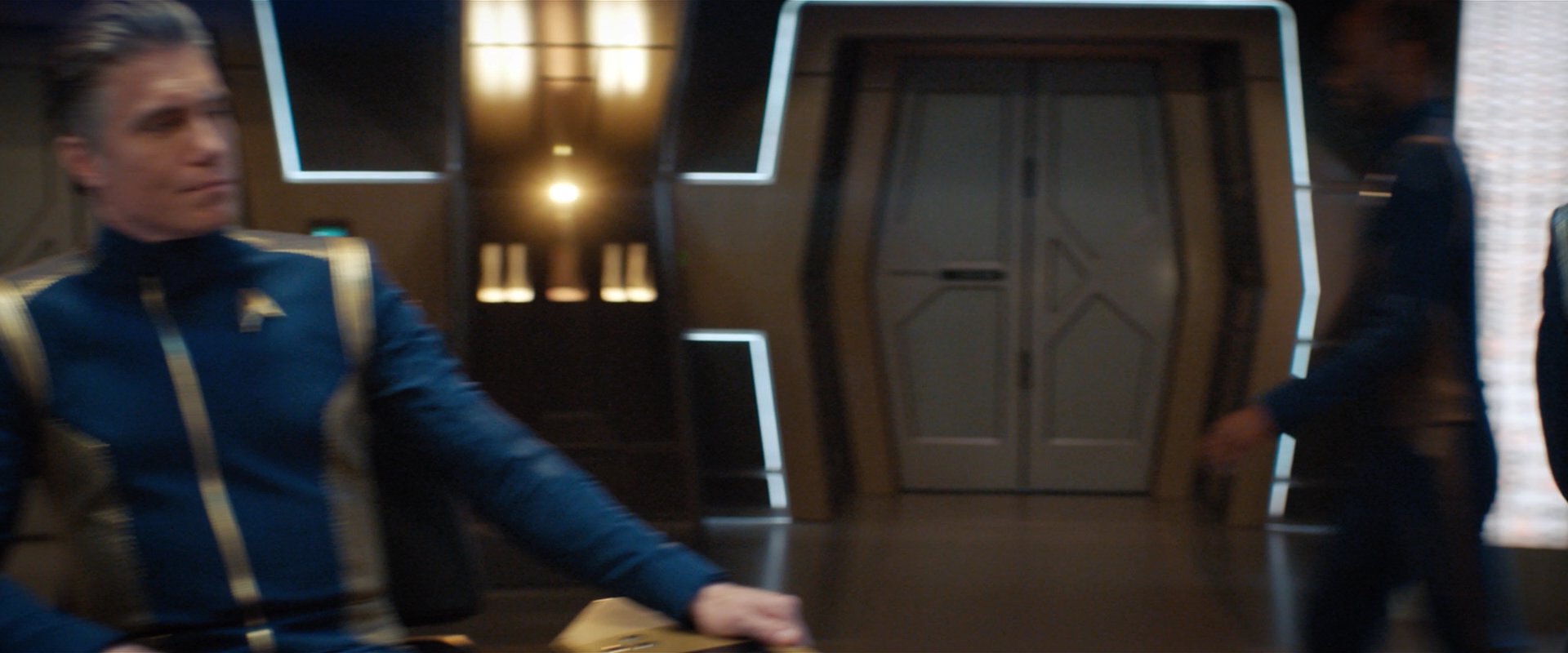 extant_StarTrekDiscovery_2x05-SaintsOfImperfection_06038.jpg