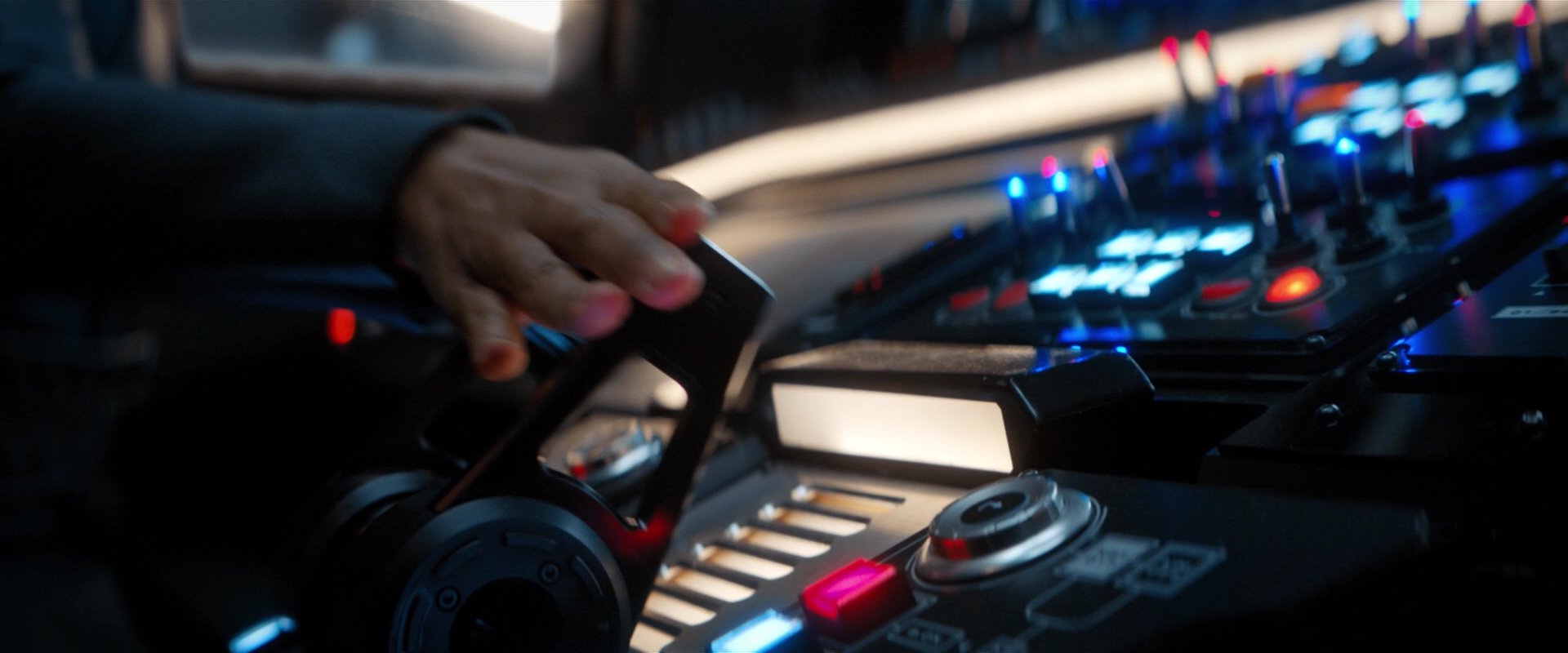 extant_StarTrekDiscovery_2x07-LightAndShadows_04040.jpg