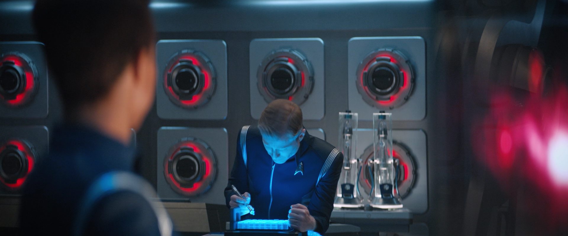 extant_StarTrekDiscovery_2x09-ProjectDaedalus_01587.jpg