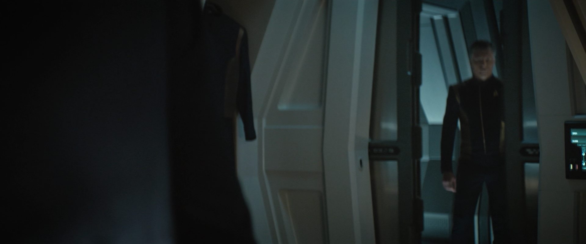 extant_StarTrekDiscovery_2x10-TheRedAngel_00214.jpg