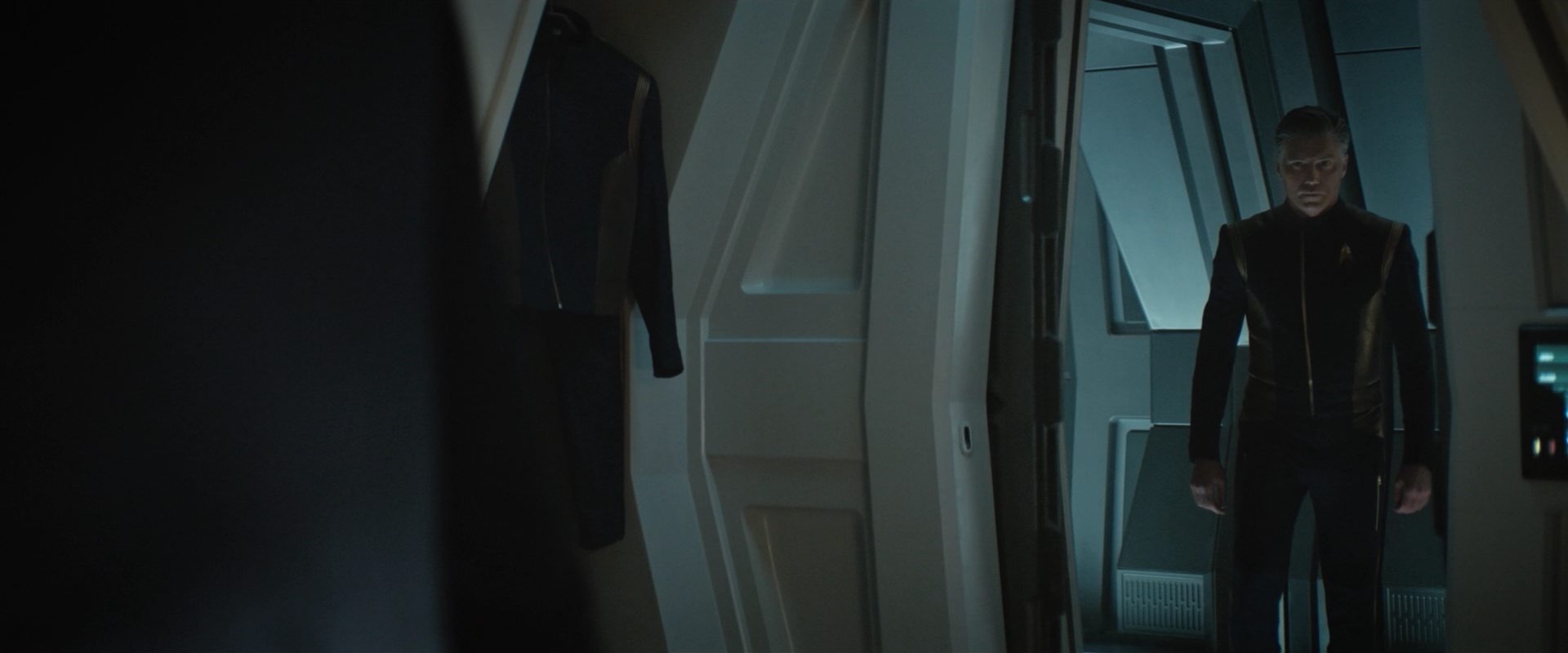extant_StarTrekDiscovery_2x10-TheRedAngel_00215.jpg