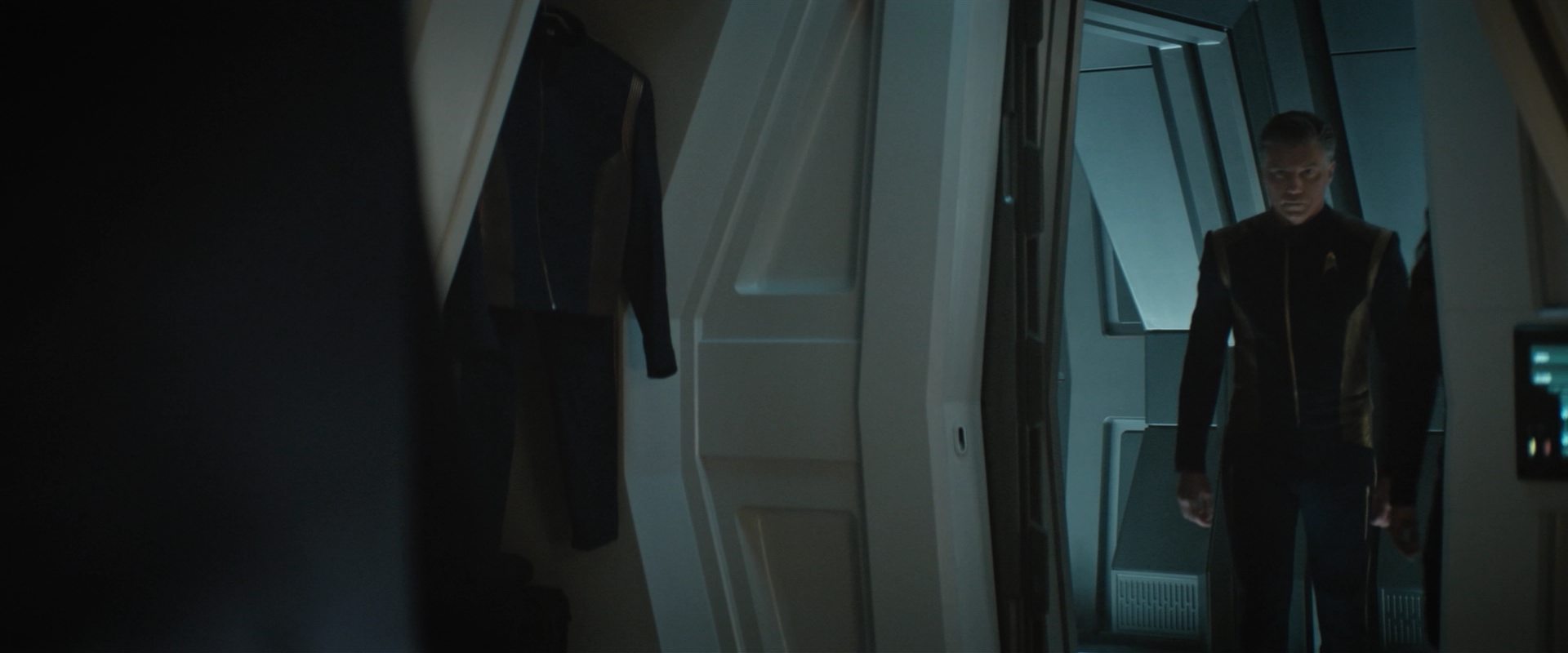 extant_StarTrekDiscovery_2x10-TheRedAngel_00216.jpg