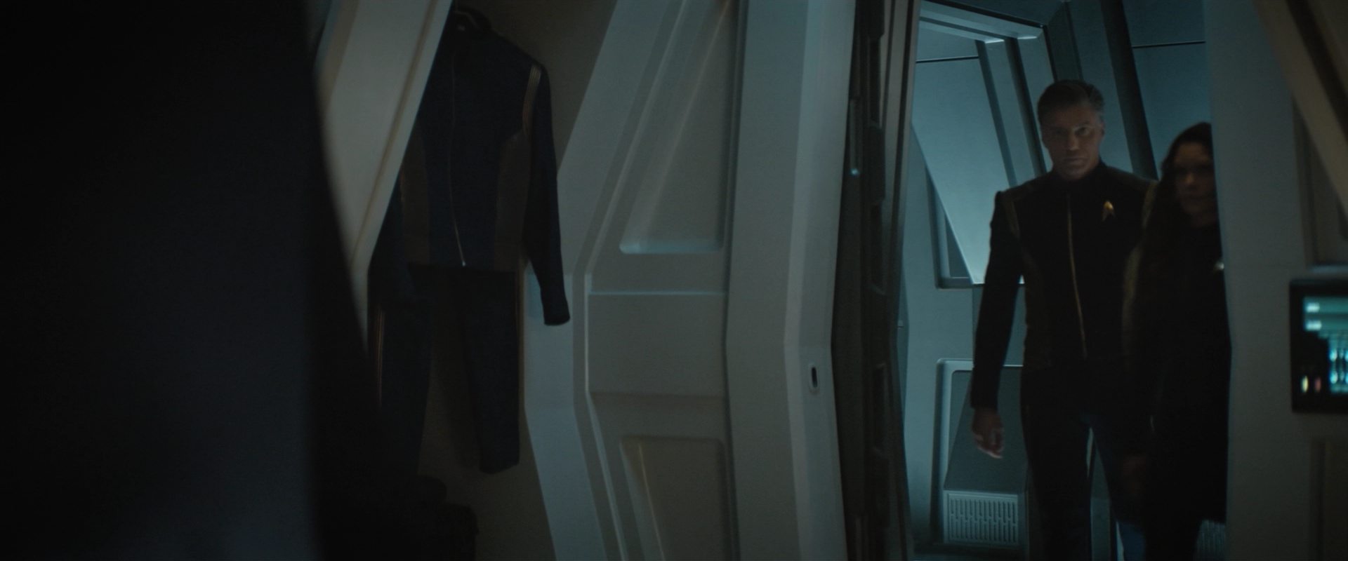 extant_StarTrekDiscovery_2x10-TheRedAngel_00217.jpg