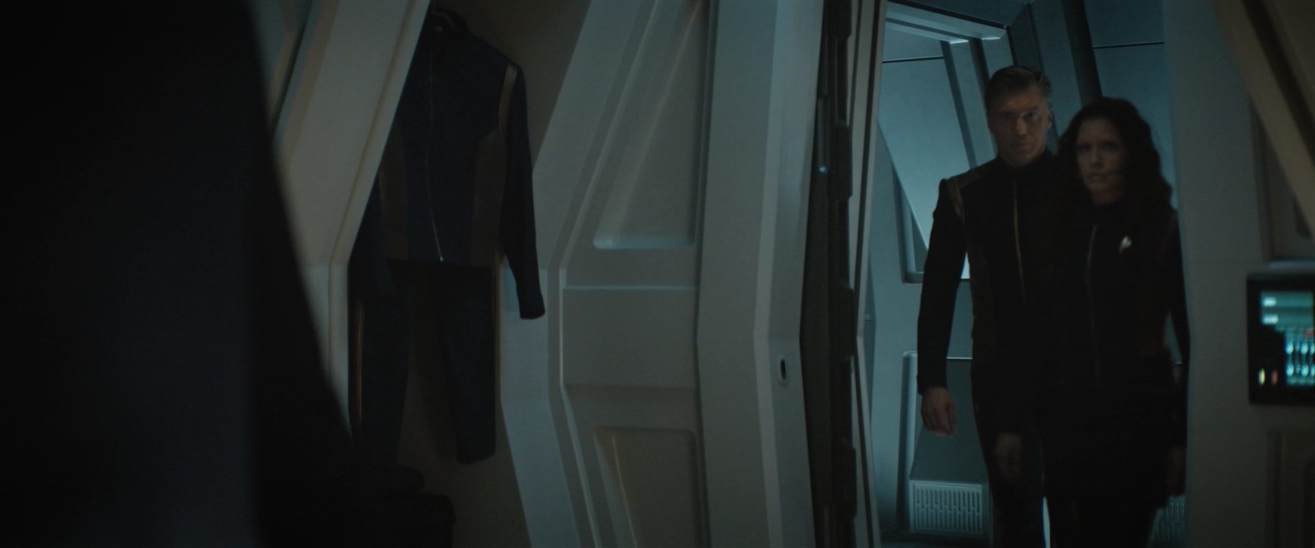 extant_StarTrekDiscovery_2x10-TheRedAngel_00218.jpg