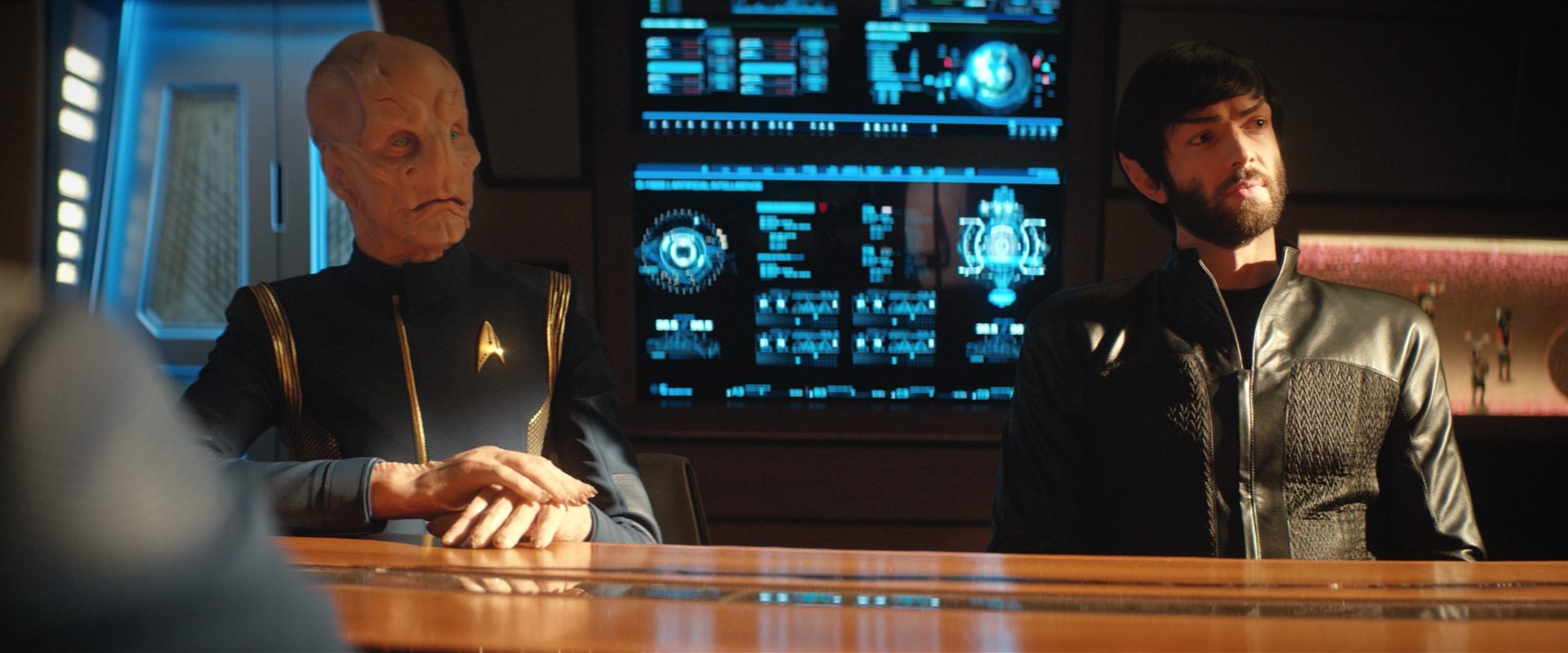 extant_StarTrekDiscovery_2x10-TheRedAngel_00827.jpg