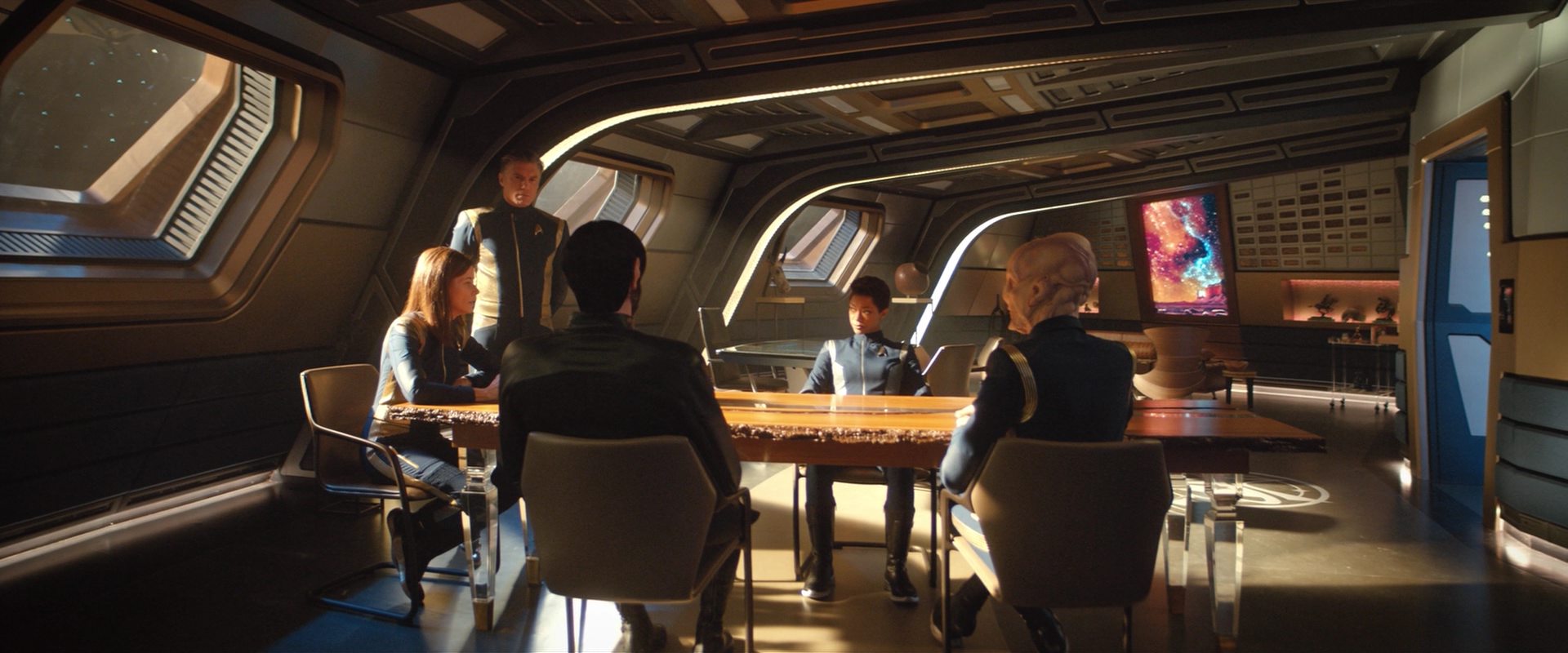 extant_StarTrekDiscovery_2x10-TheRedAngel_00836.jpg