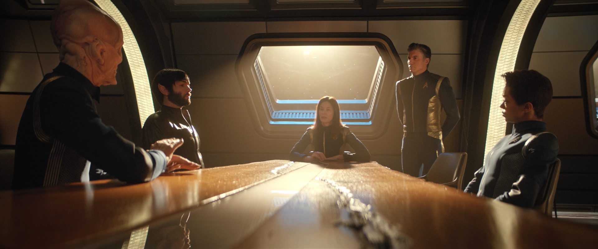 extant_StarTrekDiscovery_2x10-TheRedAngel_00881.jpg