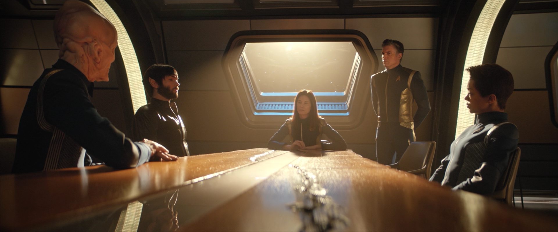 extant_StarTrekDiscovery_2x10-TheRedAngel_00887.jpg