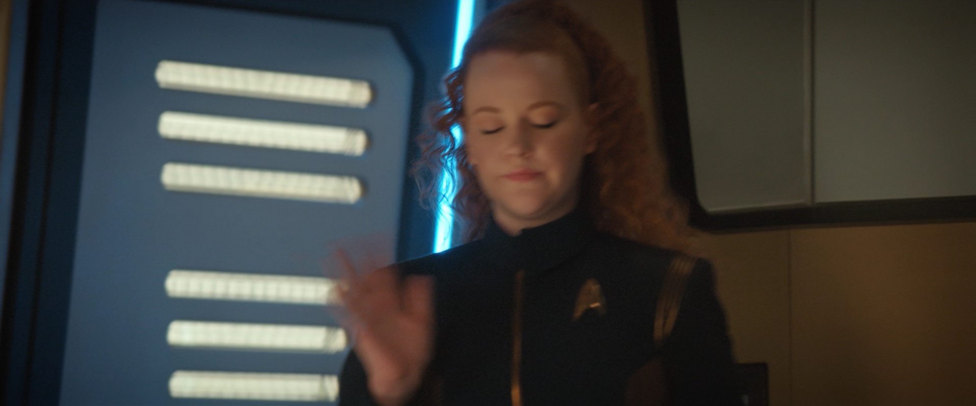 extant_StarTrekDiscovery_2x10-TheRedAngel_00927.jpg