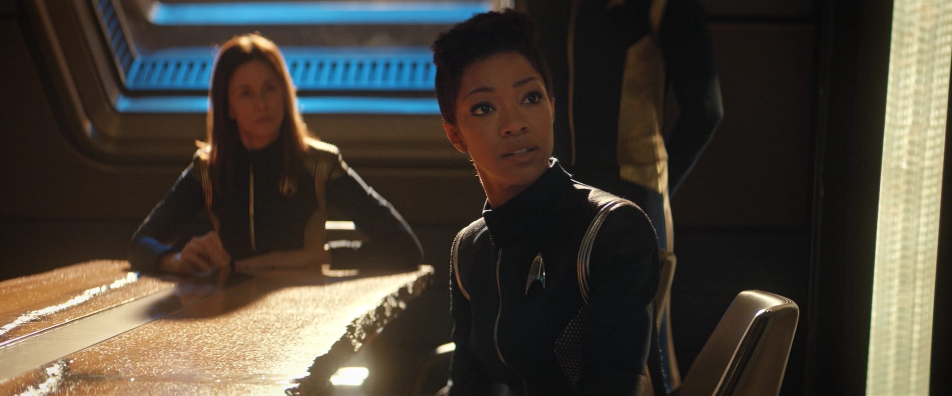 extant_StarTrekDiscovery_2x10-TheRedAngel_00992.jpg