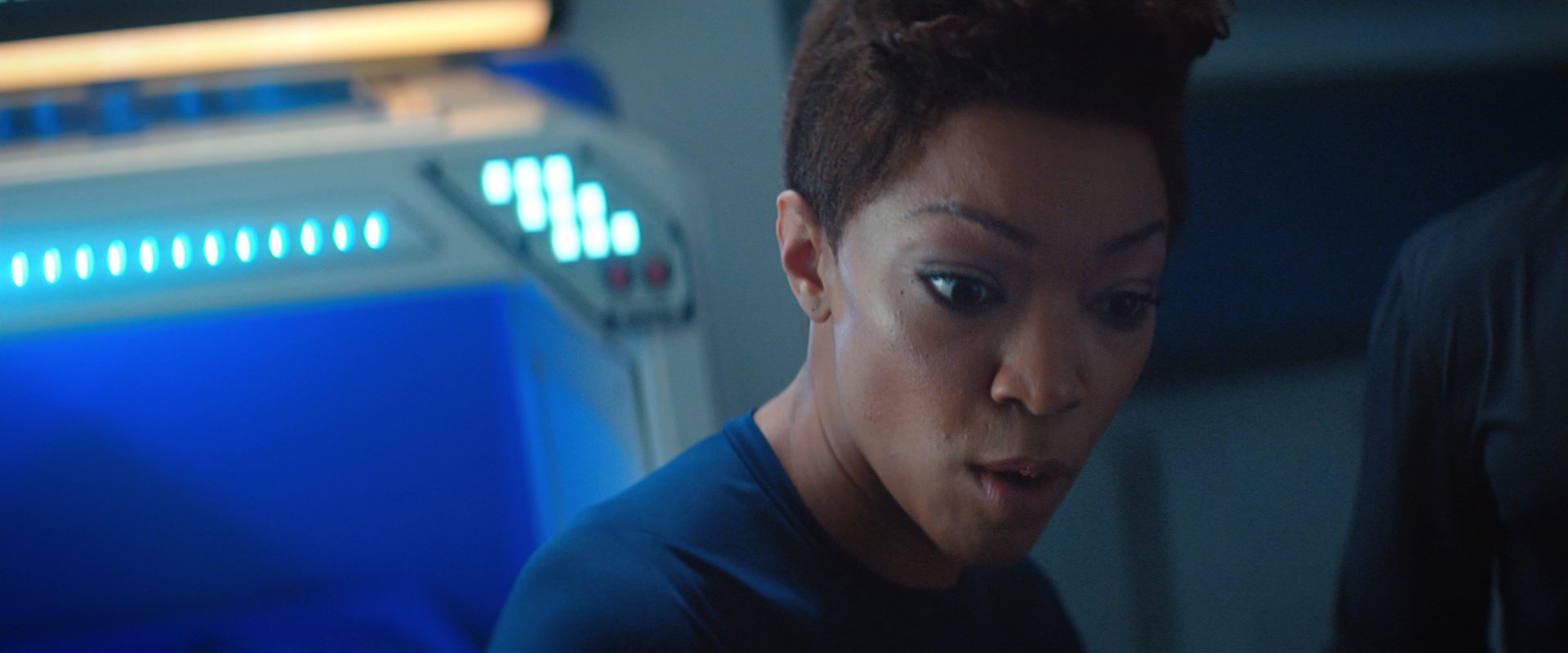 extant_StarTrekDiscovery_2x10-TheRedAngel_01355.jpg