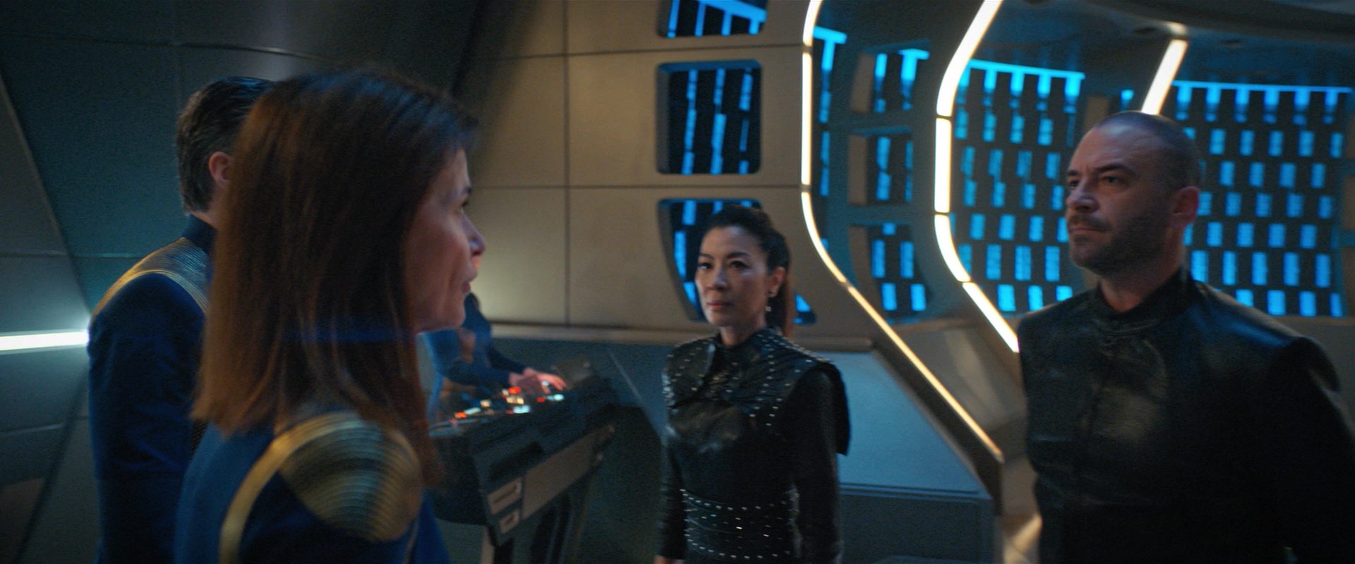extant_StarTrekDiscovery_2x10-TheRedAngel_01469.jpg