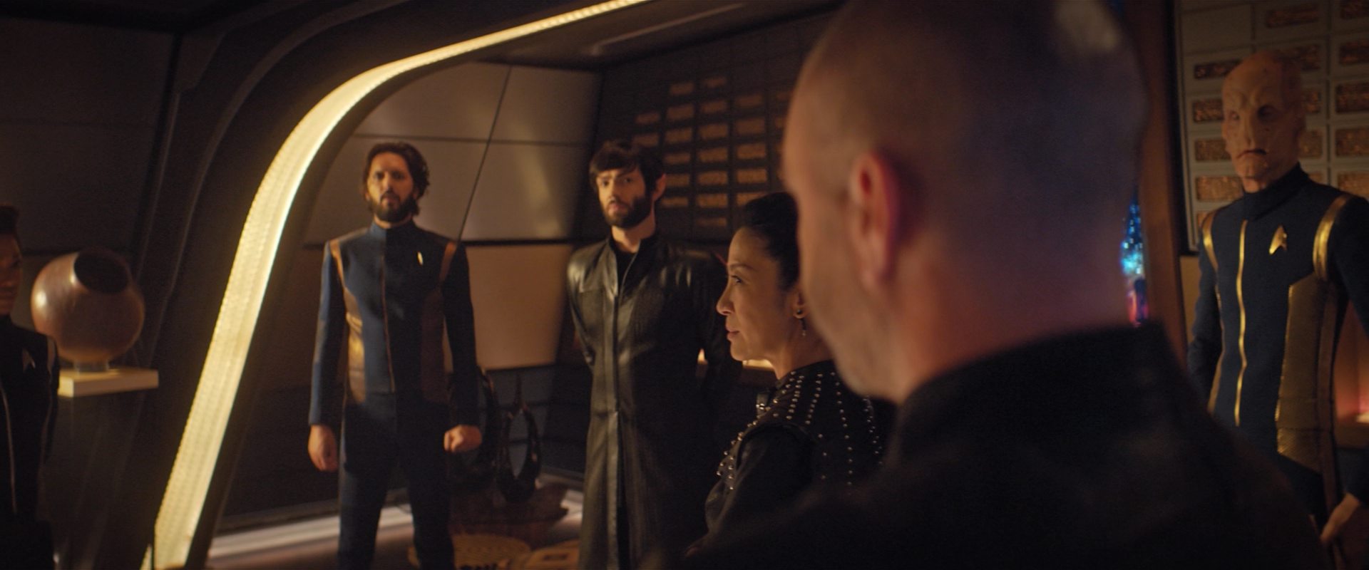 extant_StarTrekDiscovery_2x10-TheRedAngel_01644.jpg
