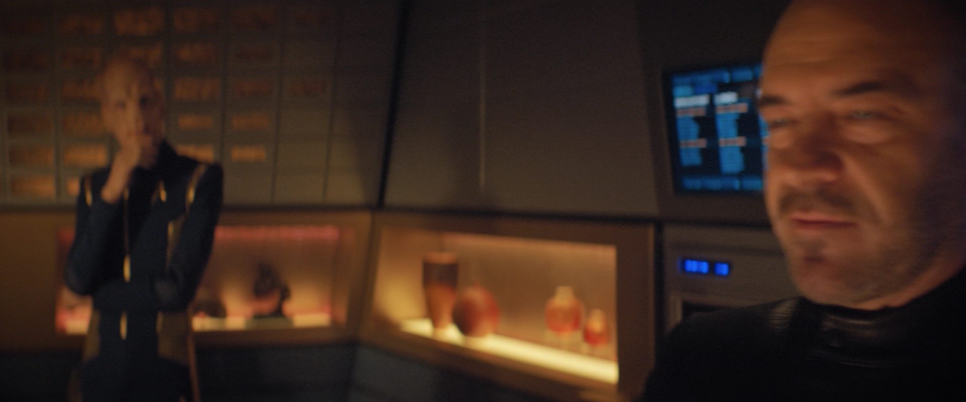 extant_StarTrekDiscovery_2x10-TheRedAngel_01716.jpg