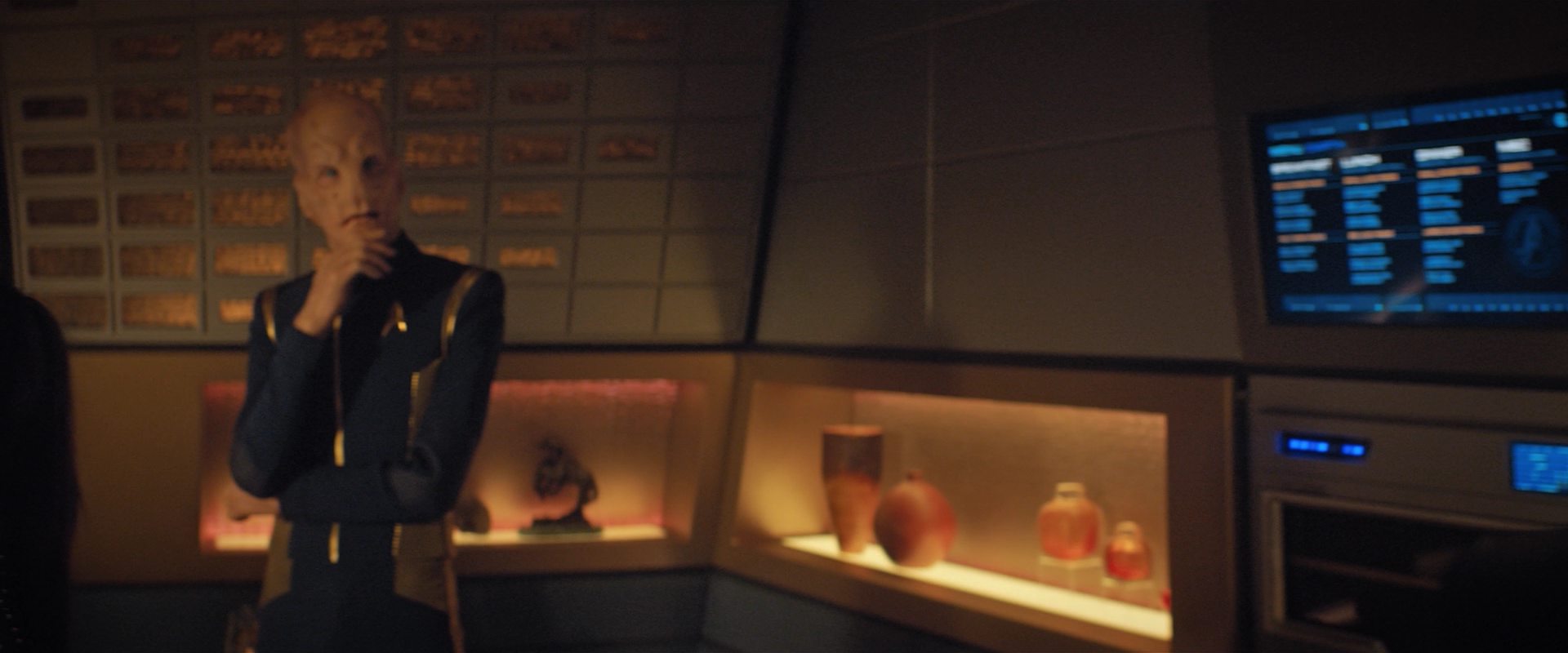 extant_StarTrekDiscovery_2x10-TheRedAngel_01717.jpg