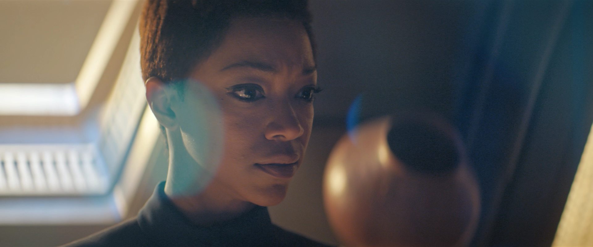 extant_StarTrekDiscovery_2x10-TheRedAngel_01780.jpg
