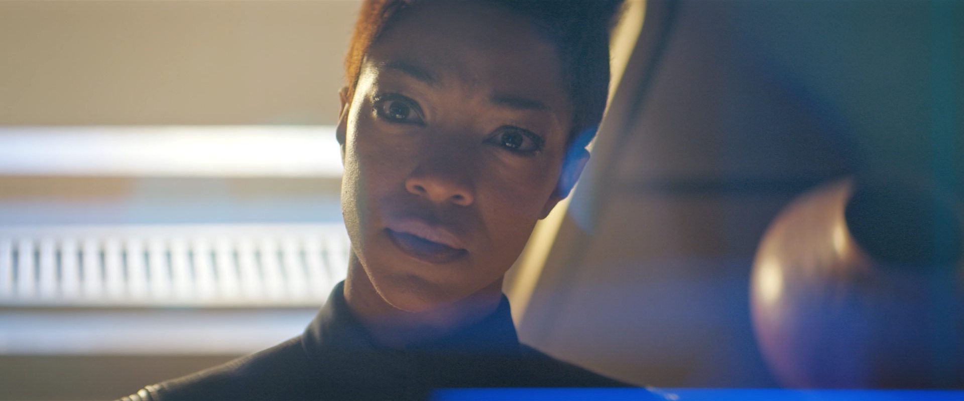 extant_StarTrekDiscovery_2x10-TheRedAngel_01825.jpg
