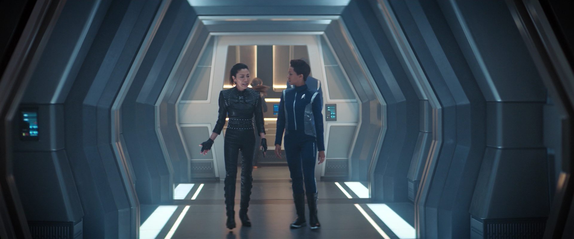 extant_StarTrekDiscovery_2x10-TheRedAngel_01850.jpg