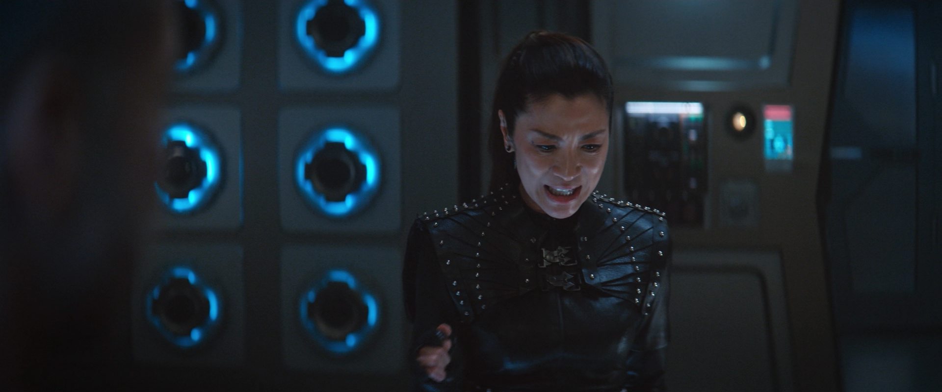 extant_StarTrekDiscovery_2x10-TheRedAngel_02105.jpg