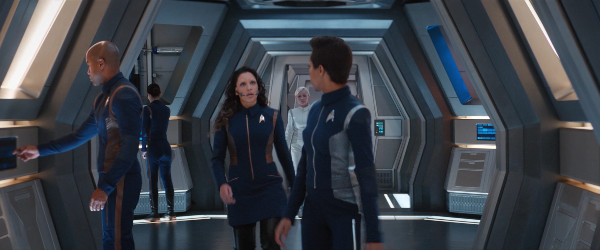 extant_StarTrekDiscovery_2x10-TheRedAngel_02285.jpg