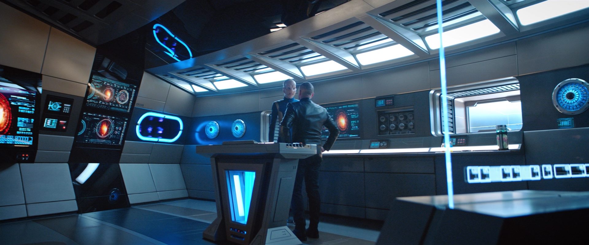 extant_StarTrekDiscovery_2x10-TheRedAngel_02428.jpg
