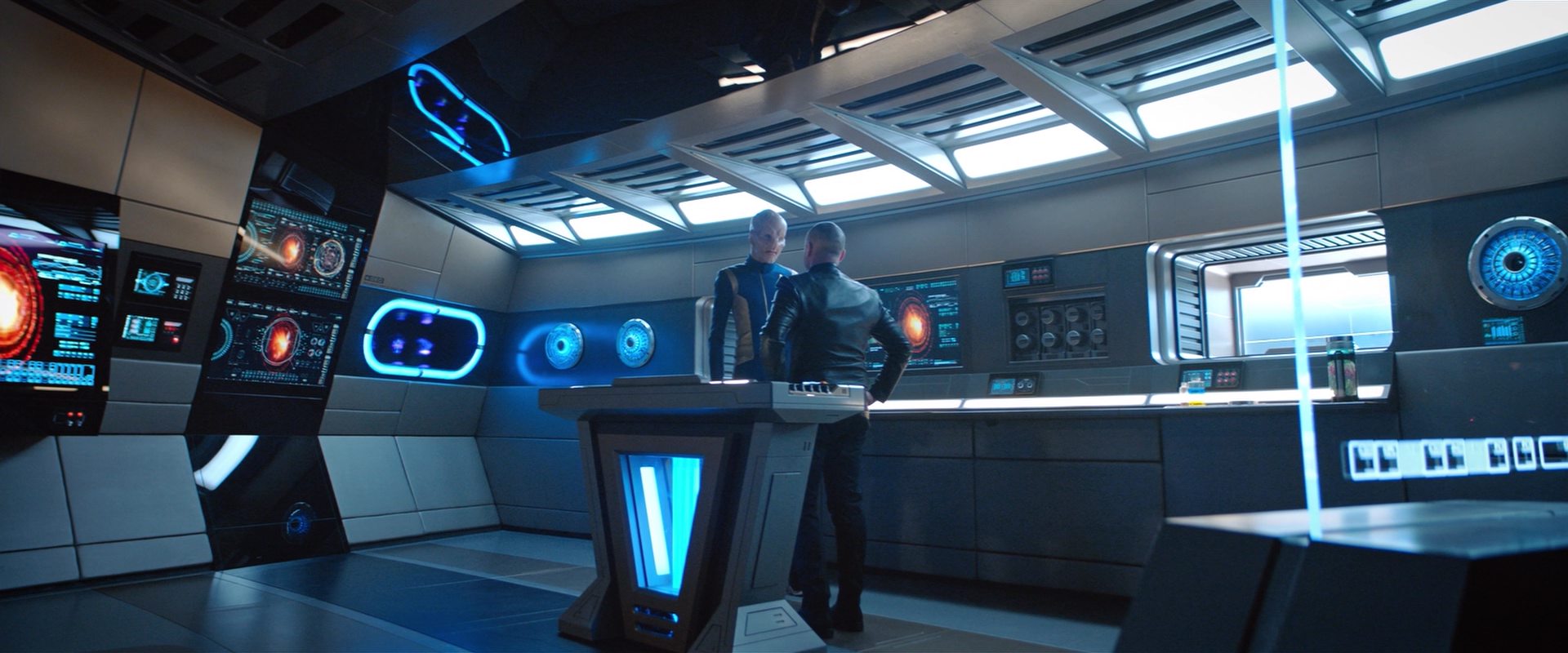 extant_StarTrekDiscovery_2x10-TheRedAngel_02431.jpg