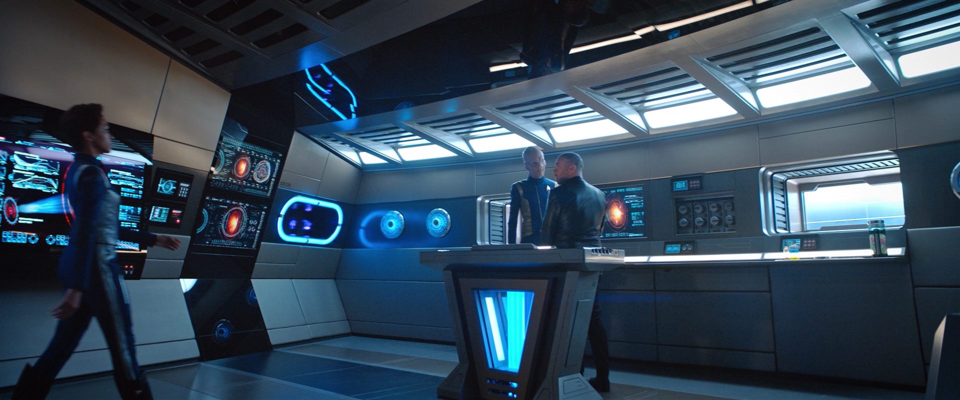 extant_StarTrekDiscovery_2x10-TheRedAngel_02512.jpg