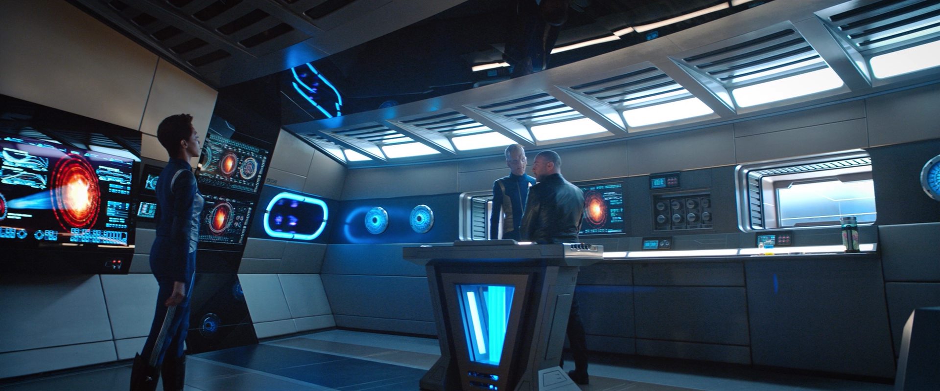 extant_StarTrekDiscovery_2x10-TheRedAngel_02514.jpg