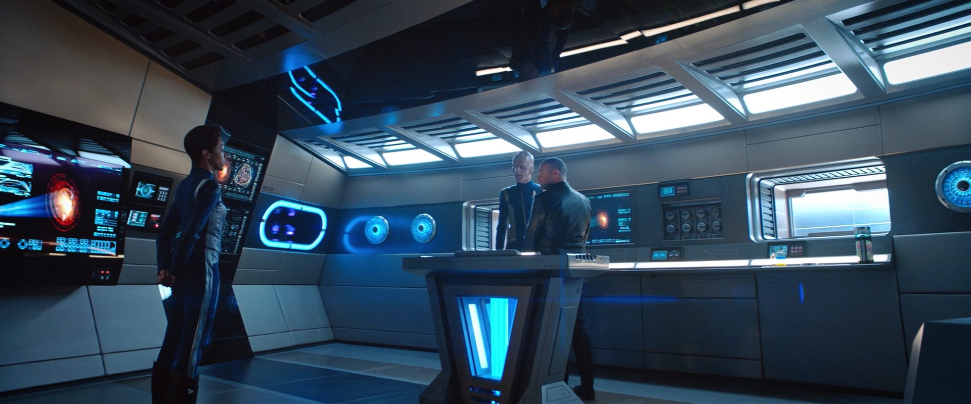extant_StarTrekDiscovery_2x10-TheRedAngel_02520.jpg
