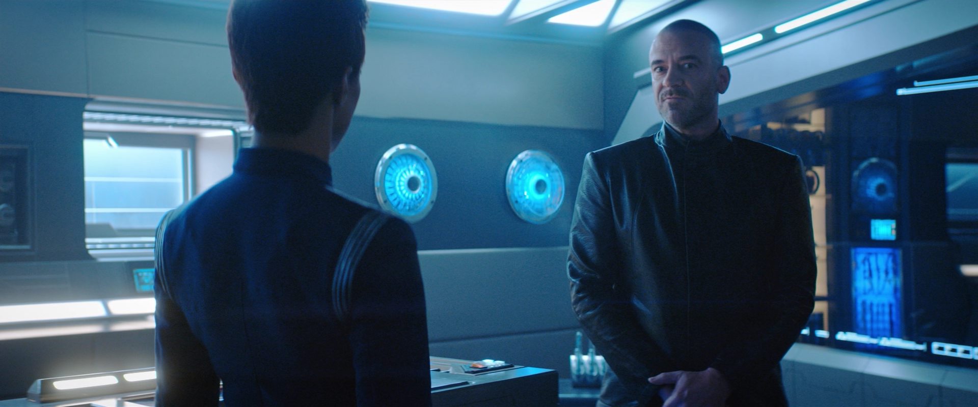 extant_StarTrekDiscovery_2x10-TheRedAngel_02721.jpg