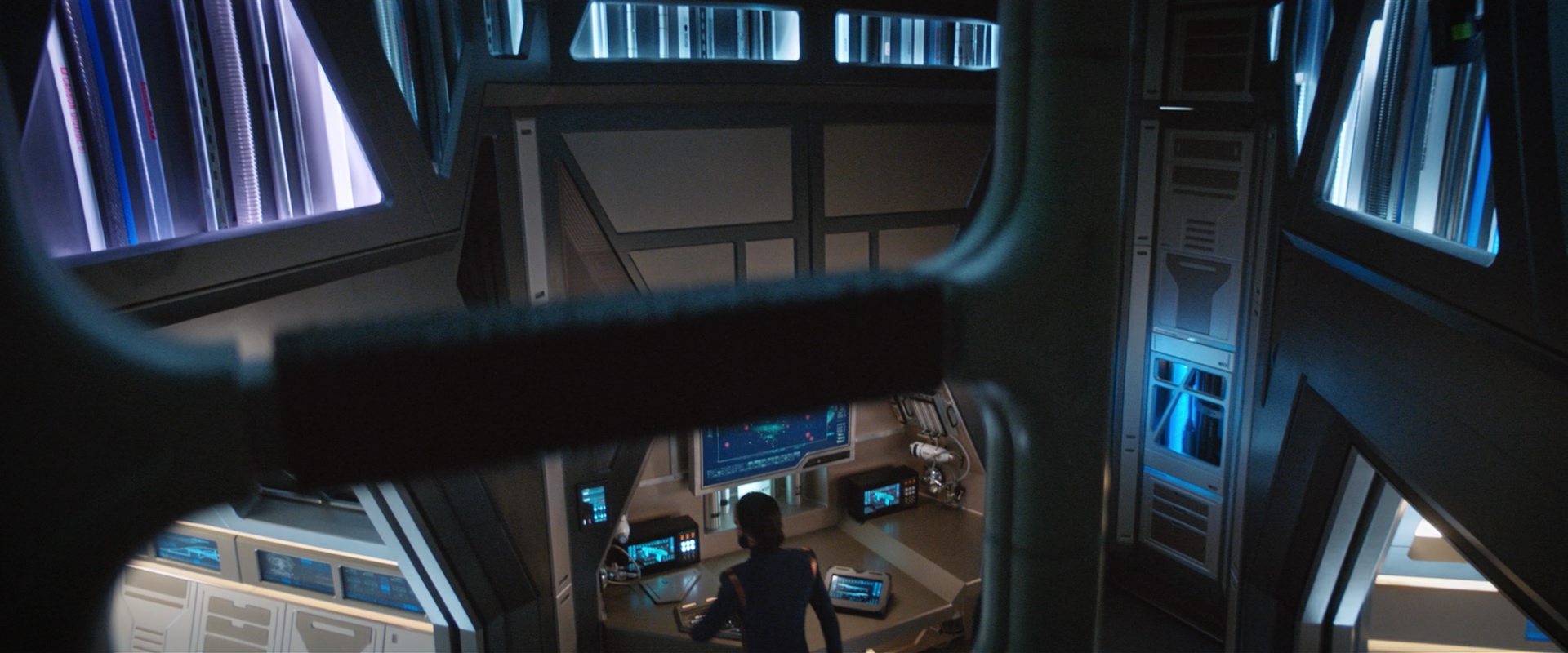 extant_StarTrekDiscovery_2x10-TheRedAngel_02976.jpg