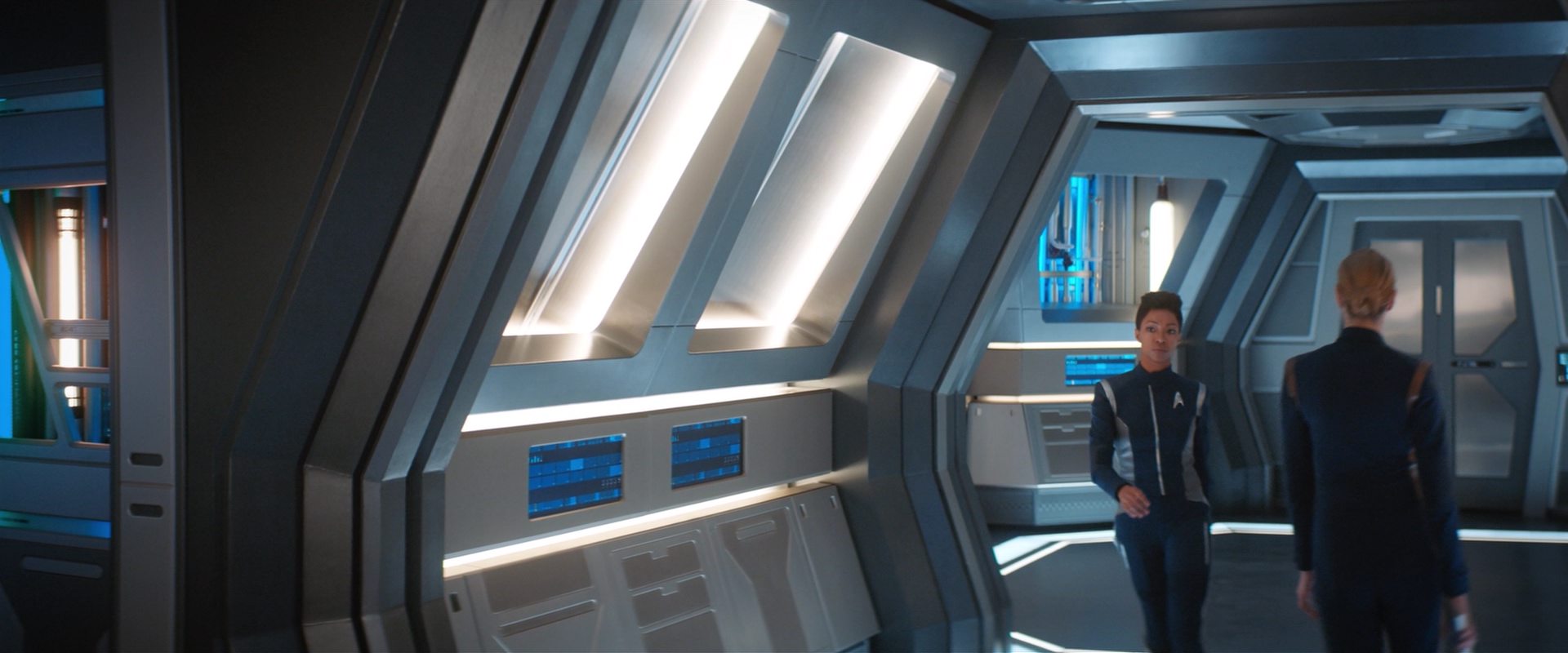 extant_StarTrekDiscovery_2x10-TheRedAngel_02982.jpg