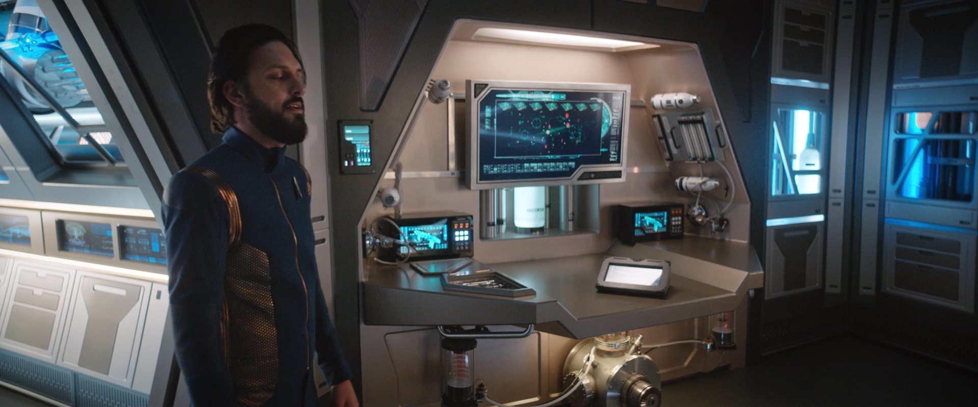 extant_StarTrekDiscovery_2x10-TheRedAngel_03066.jpg