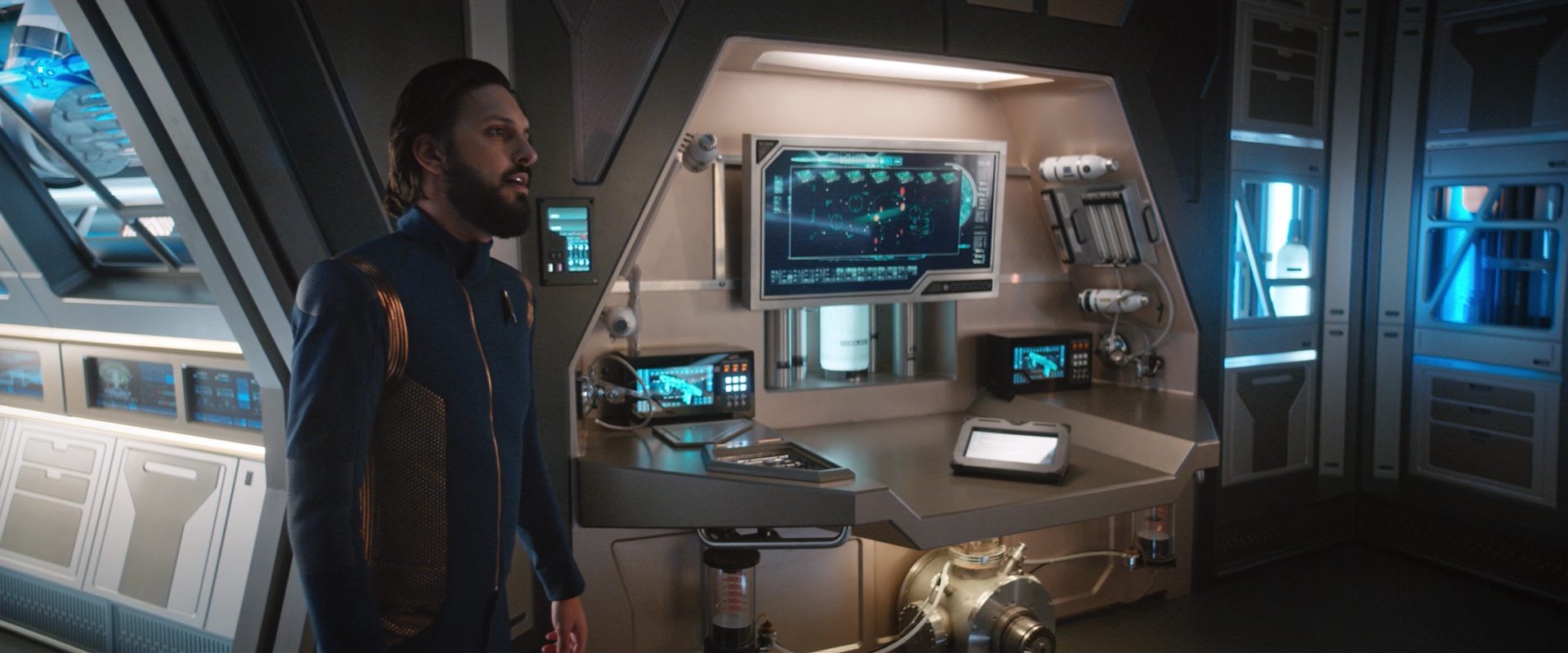 extant_StarTrekDiscovery_2x10-TheRedAngel_03067.jpg
