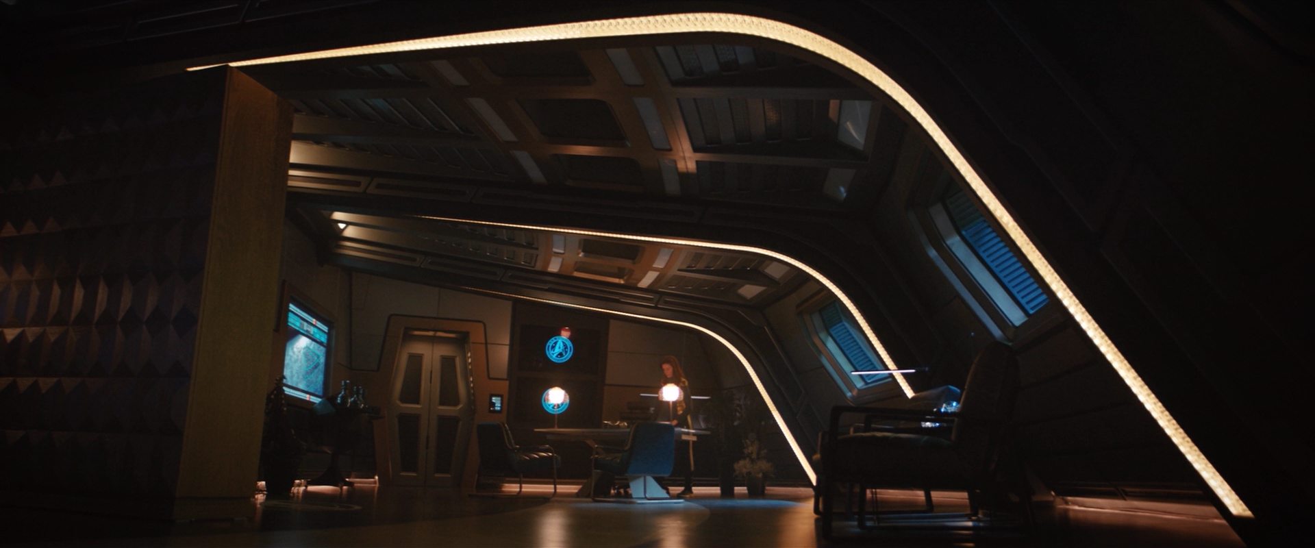 extant_StarTrekDiscovery_2x10-TheRedAngel_03073.jpg
