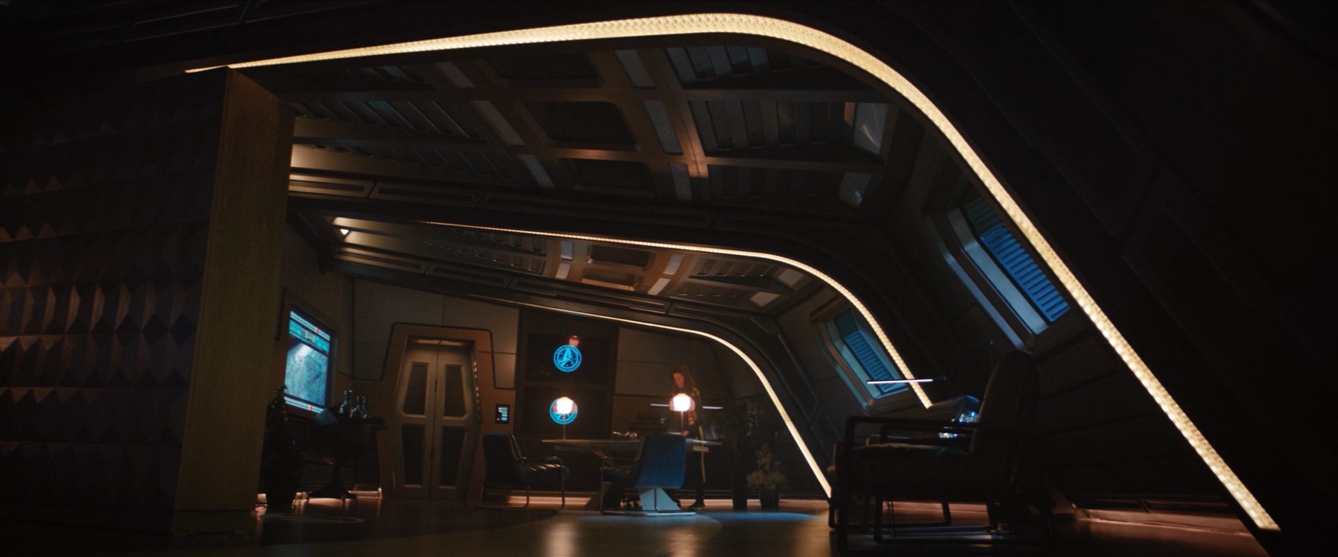 extant_StarTrekDiscovery_2x10-TheRedAngel_03074.jpg