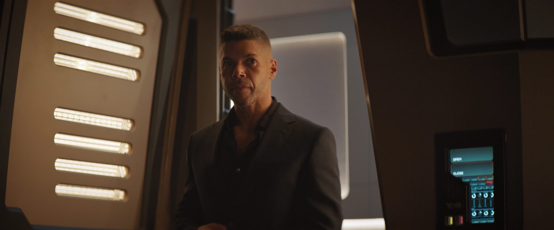 extant_StarTrekDiscovery_2x10-TheRedAngel_03080.jpg