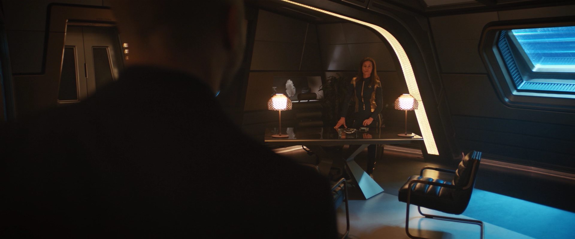 extant_StarTrekDiscovery_2x10-TheRedAngel_03087.jpg