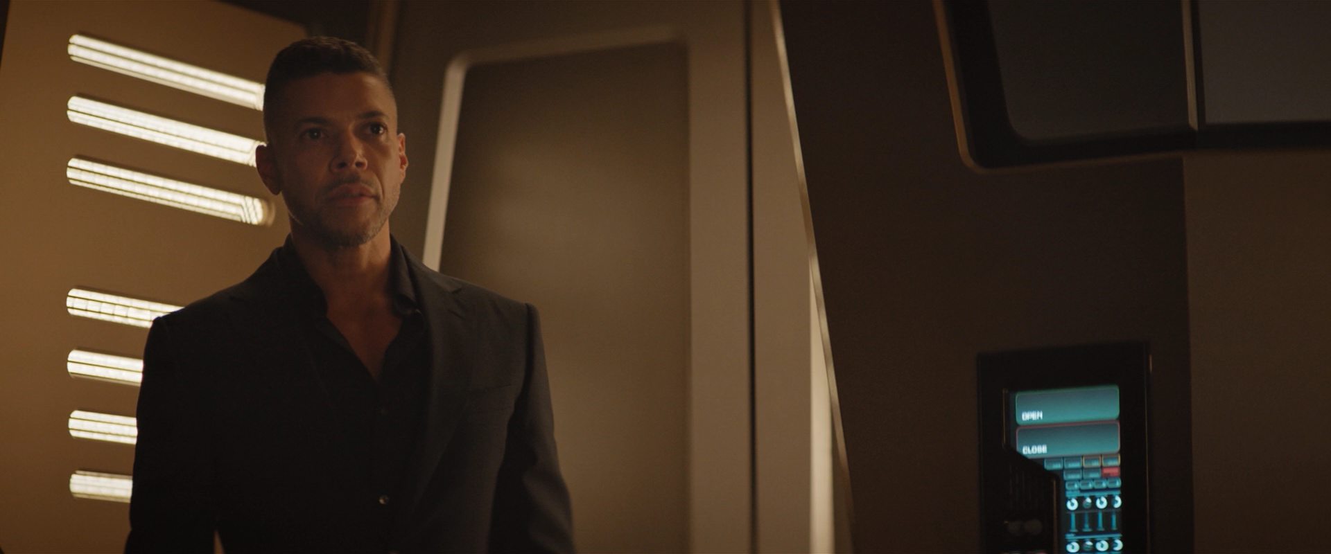 extant_StarTrekDiscovery_2x10-TheRedAngel_03088.jpg